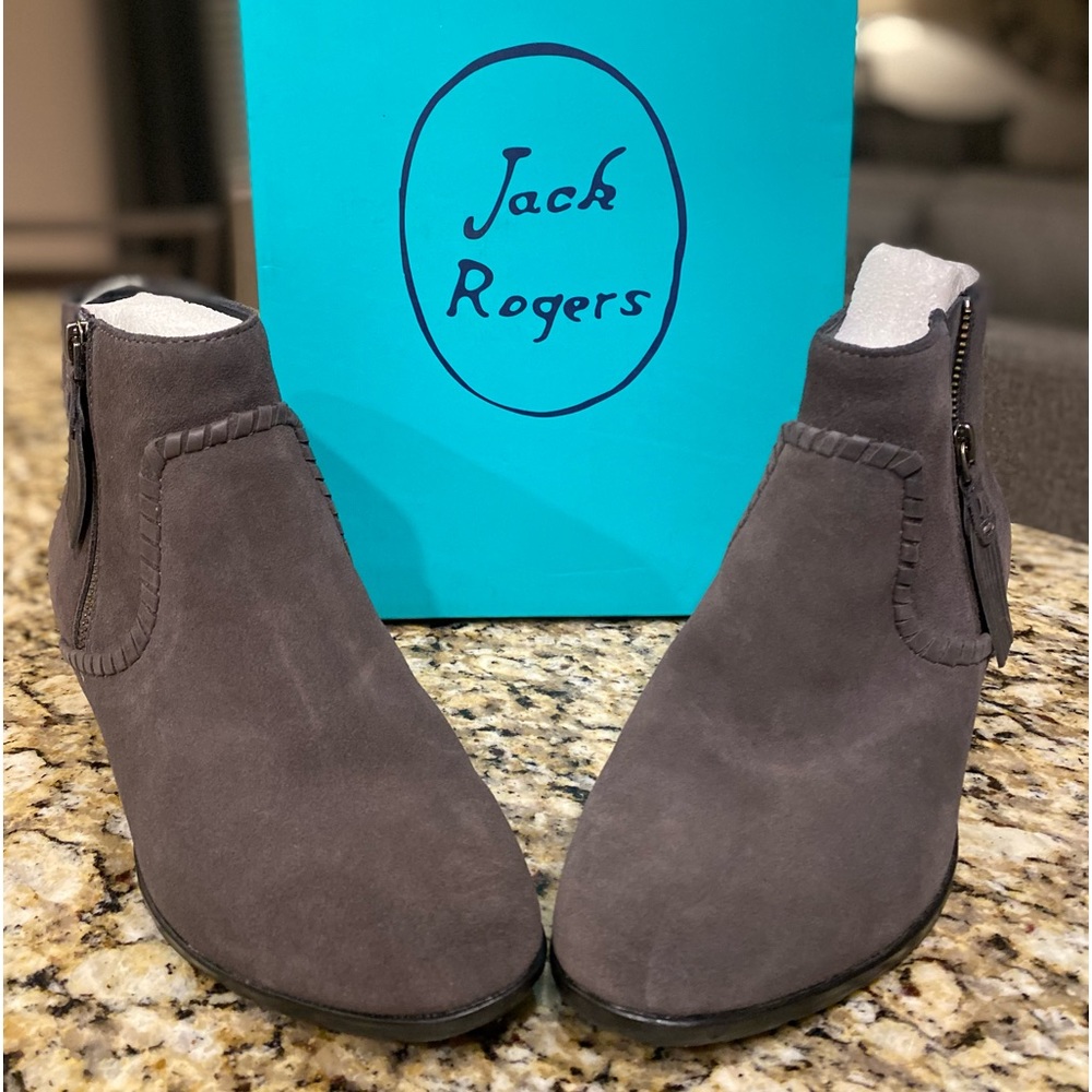 Like new: only worn once. See pictures for details